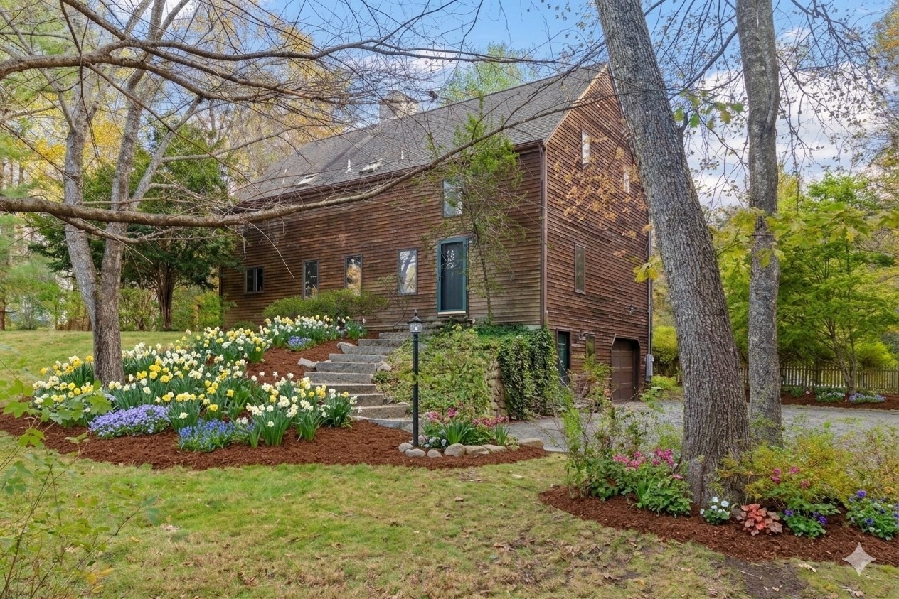 118 Pleasant St, Norwell, MA 02061