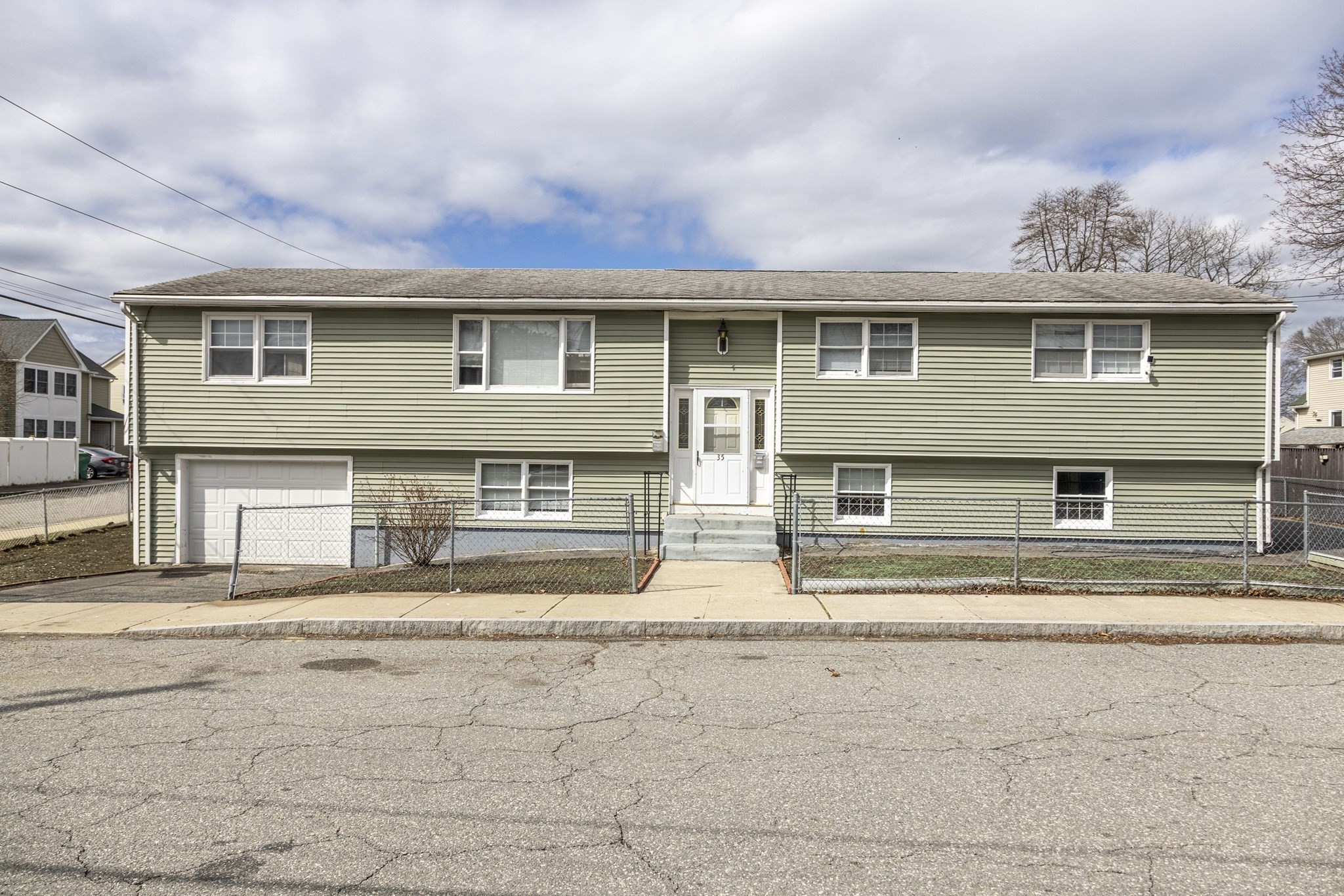 35 Nelson Ave, Lowell, MA 01852