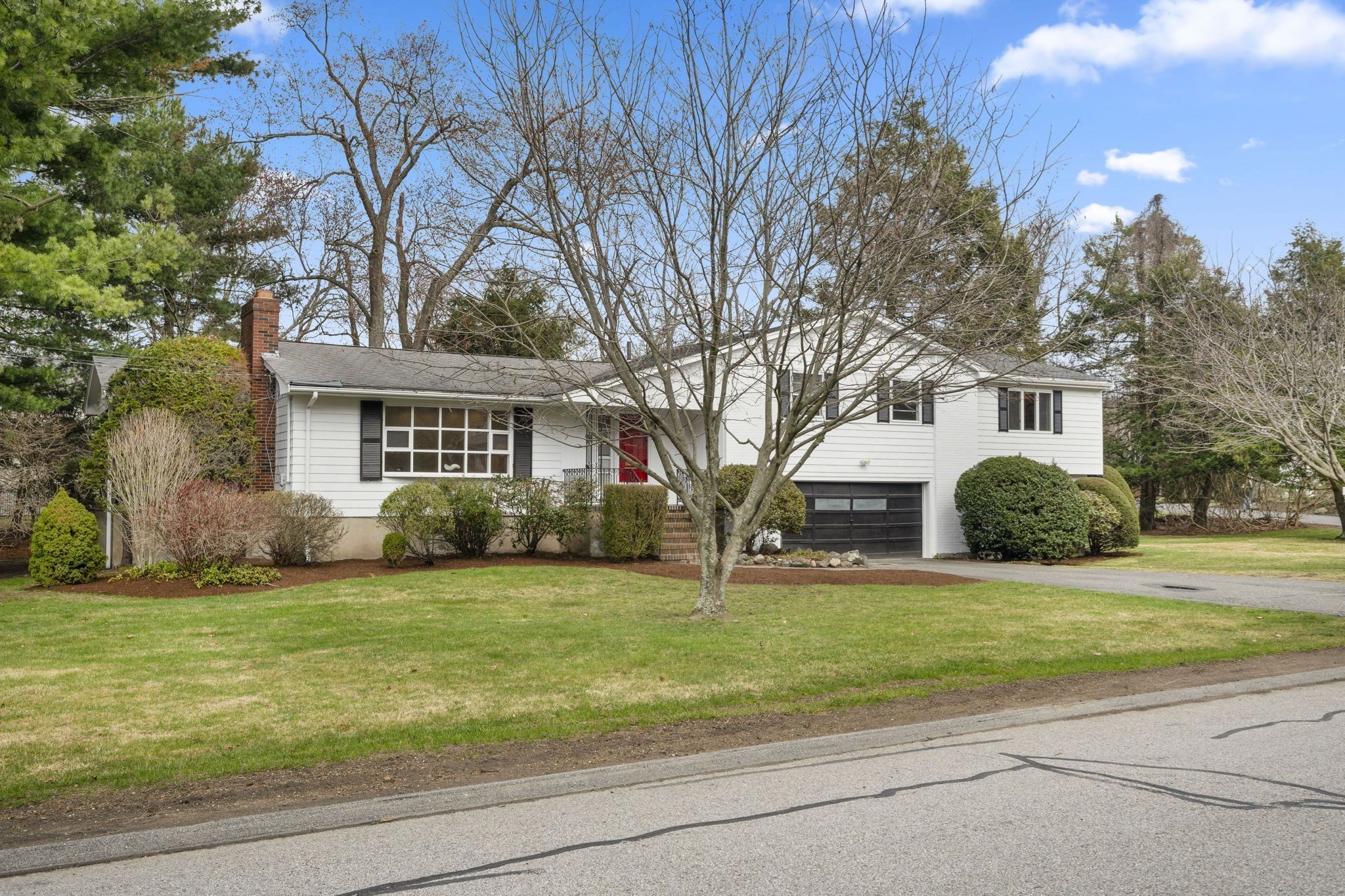 142 Worthen Rd, Lexington, MA 02421