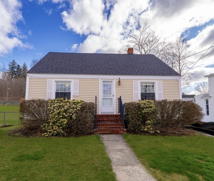 49 Orchard St, Amesbury, MA 01913