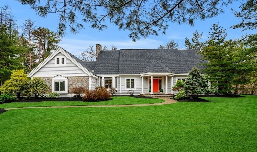 48 Candlewood Dr, Topsfield, MA 01983