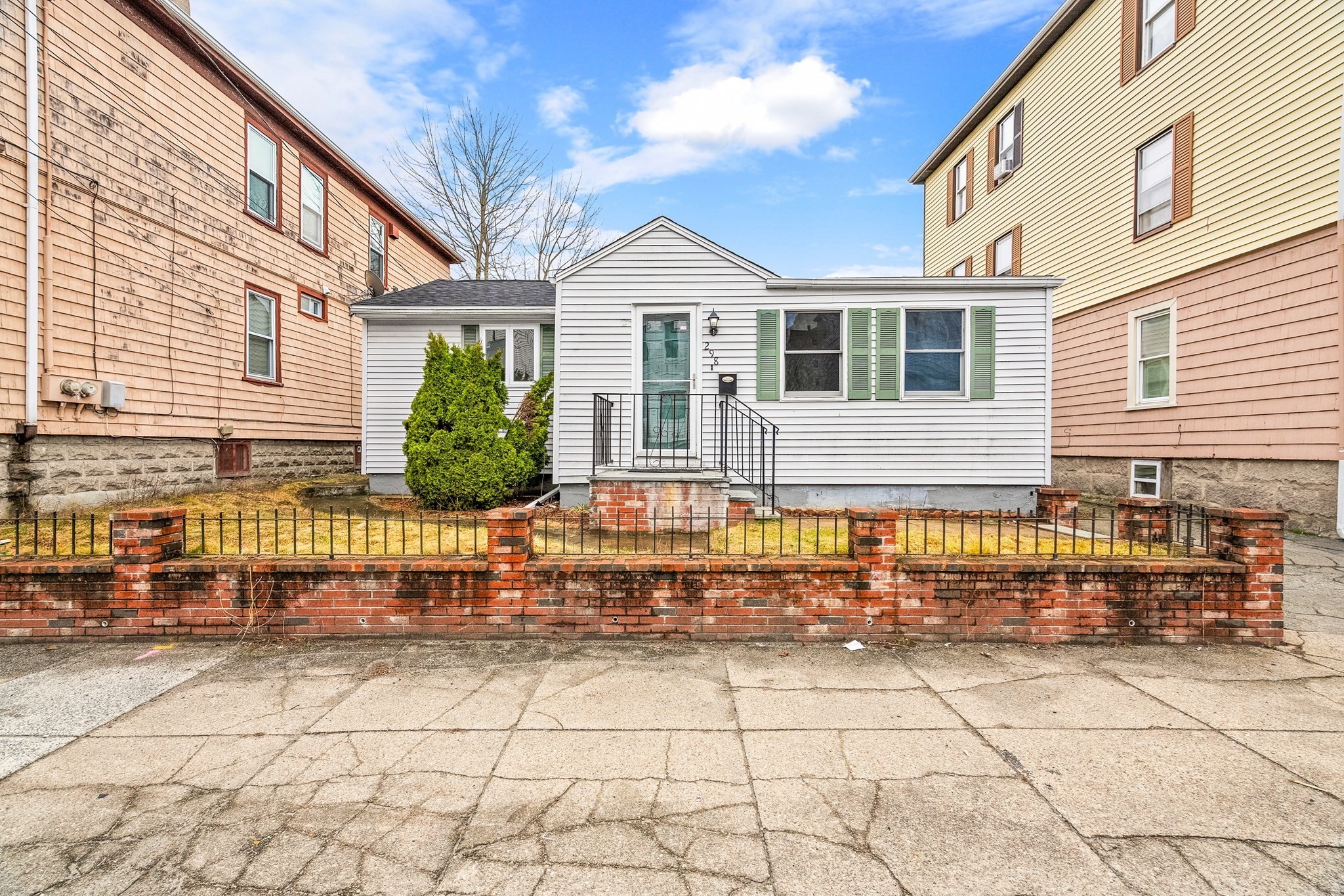 298 Collette St, New Bedford, MA 02746