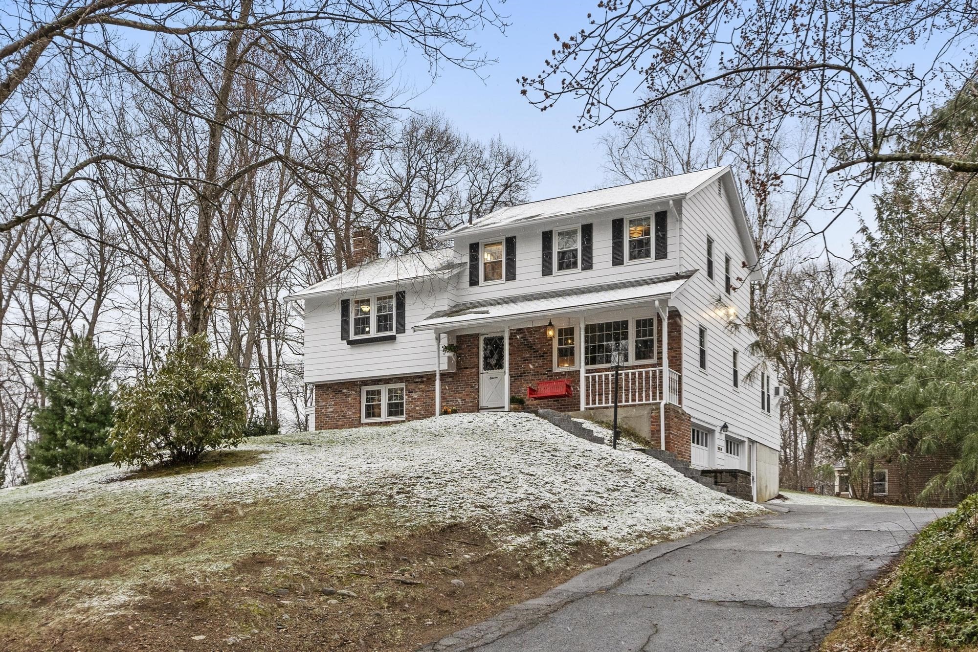 11 Ethelyn Cir, Maynard, MA 01754