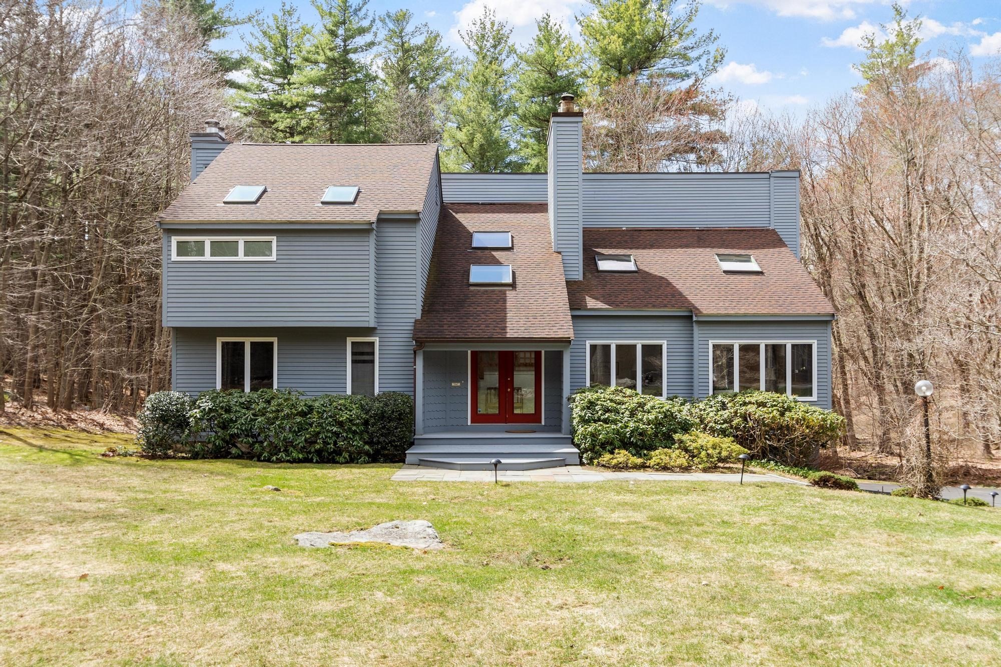 781 Strawberry Hill Rd, Concord, MA 01742