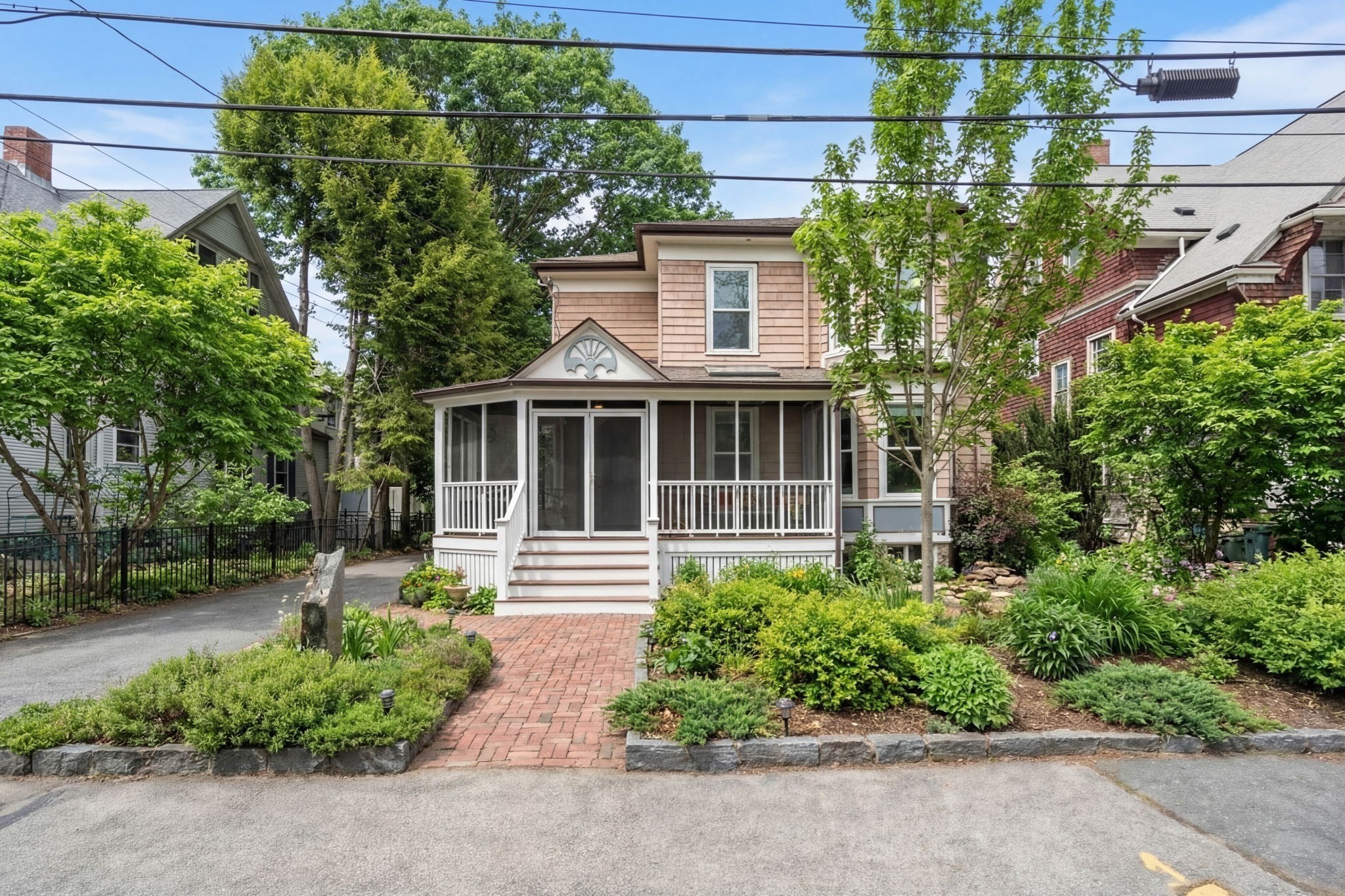19 Forest St, Newton, MA 02461