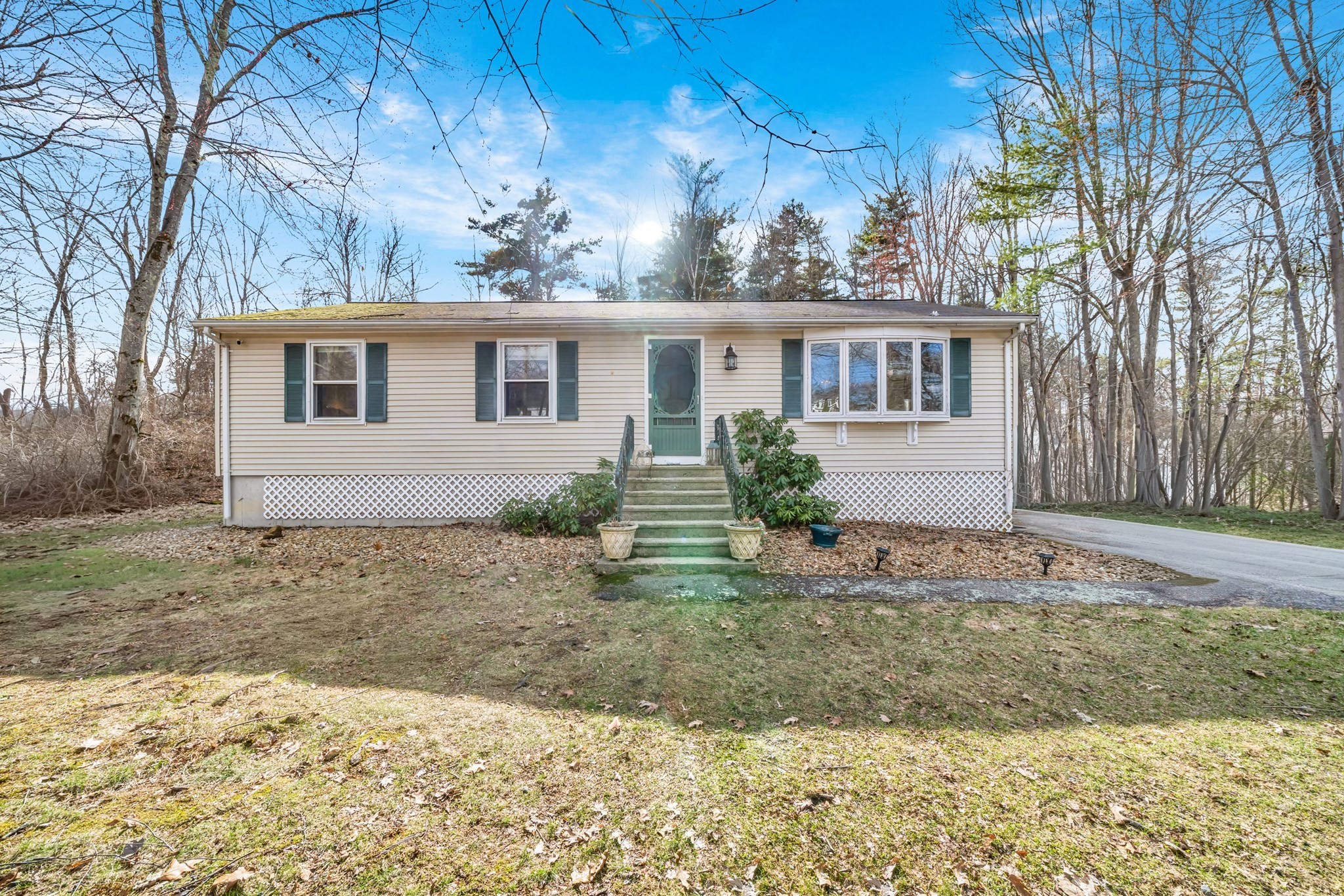 10 Third, Amesbury, MA 01913