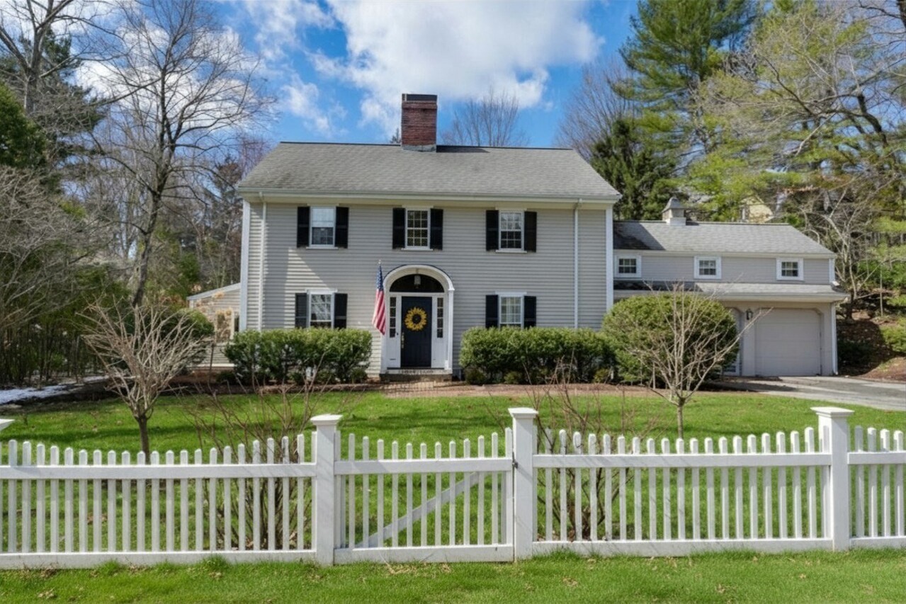 92 Woodlawn Ave, Wellesley, MA 02481