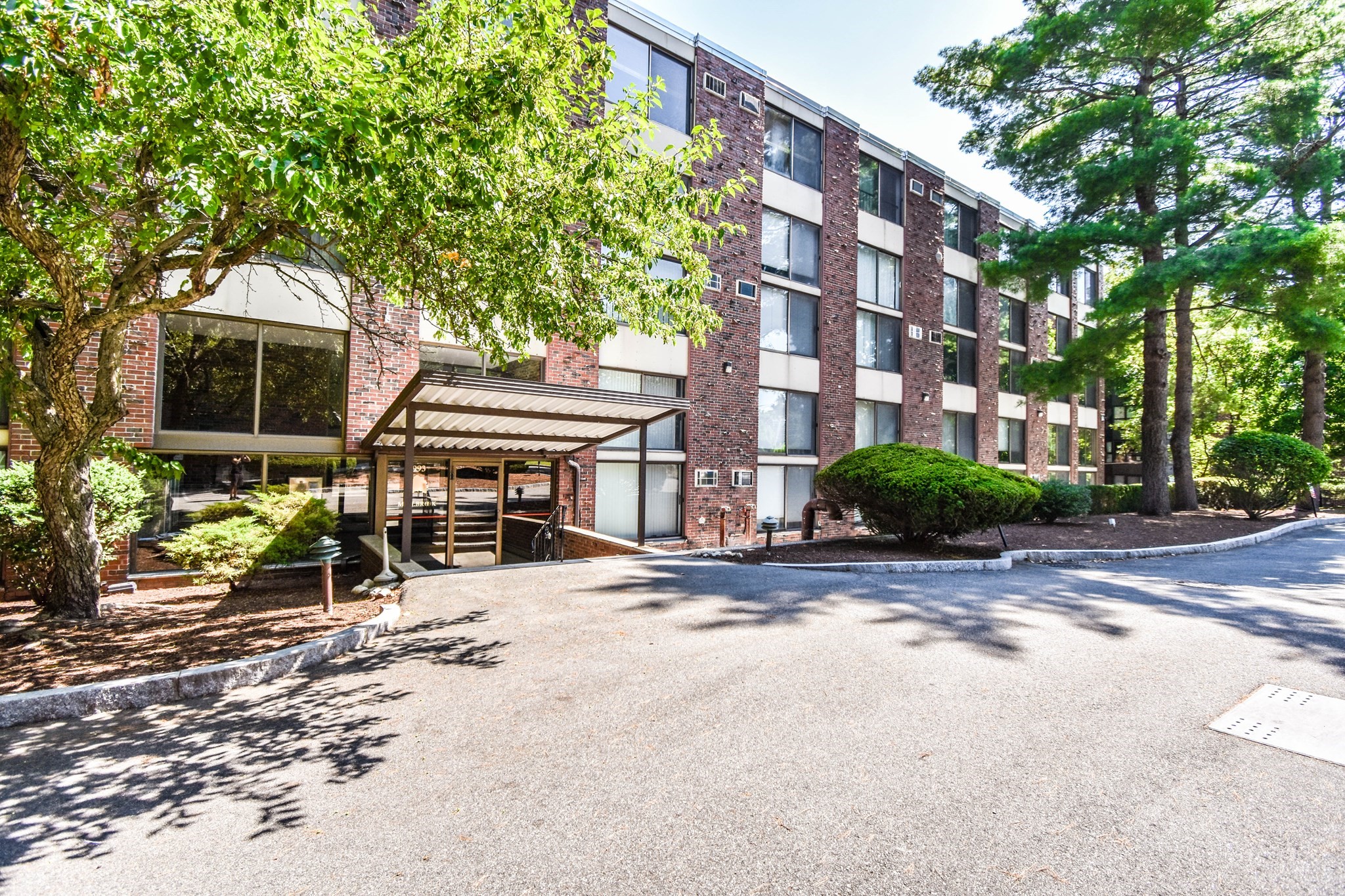 993 Massachusetts Ave Unit 212, Arlington, MA 02476