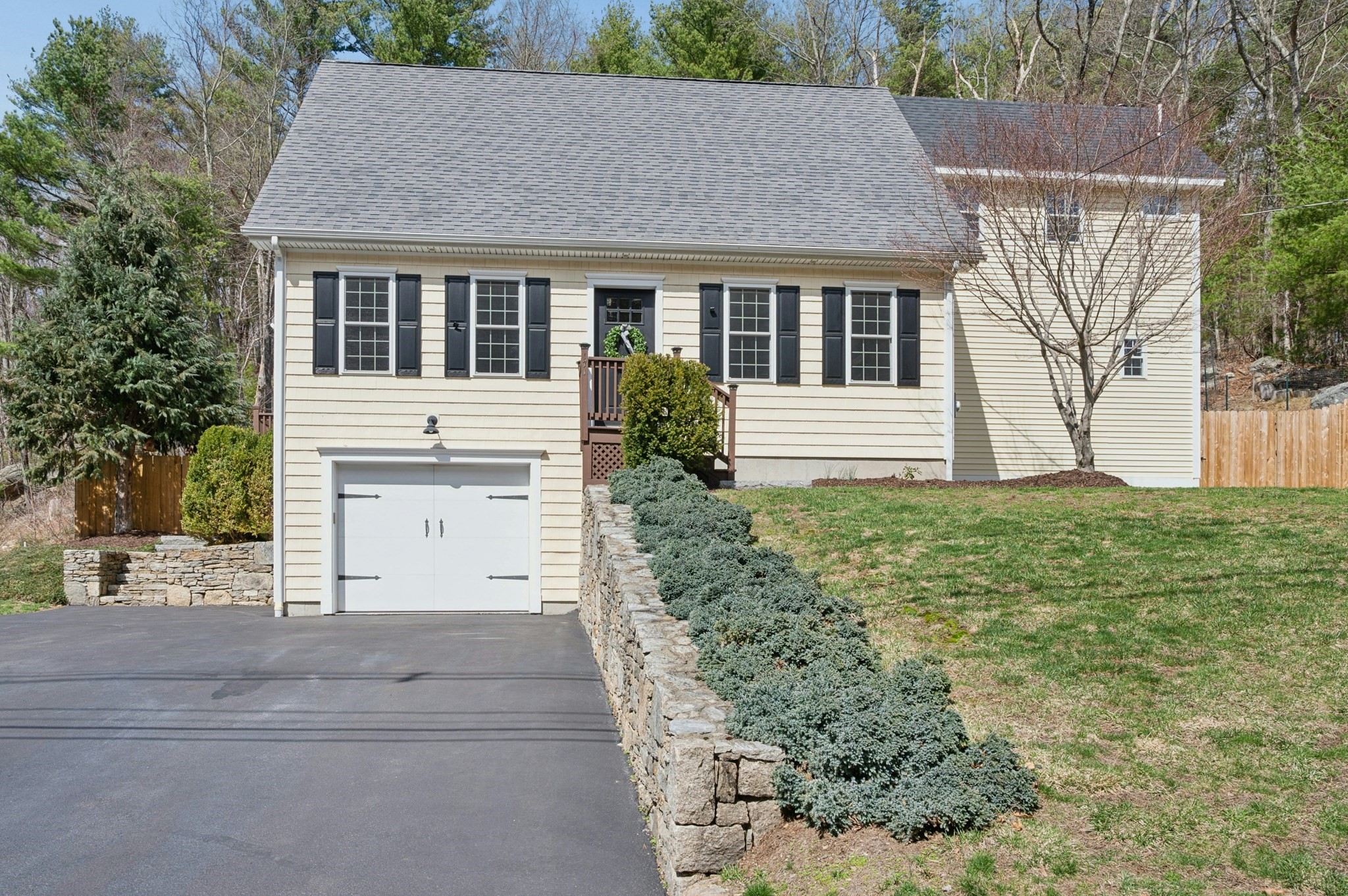 171 Whitins Rd, Sutton, MA 01590
