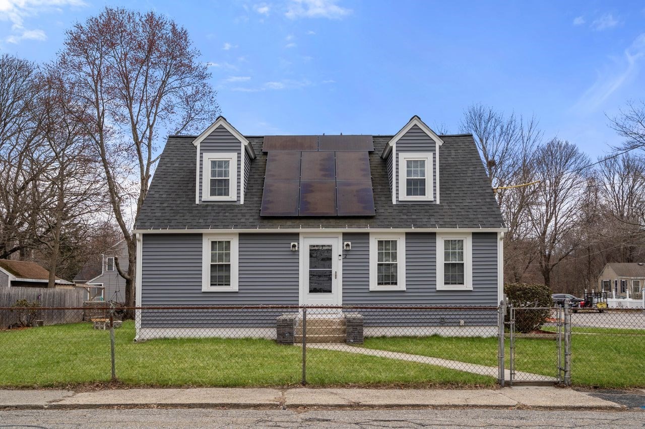 2 Pond St, Uxbridge, MA 01569