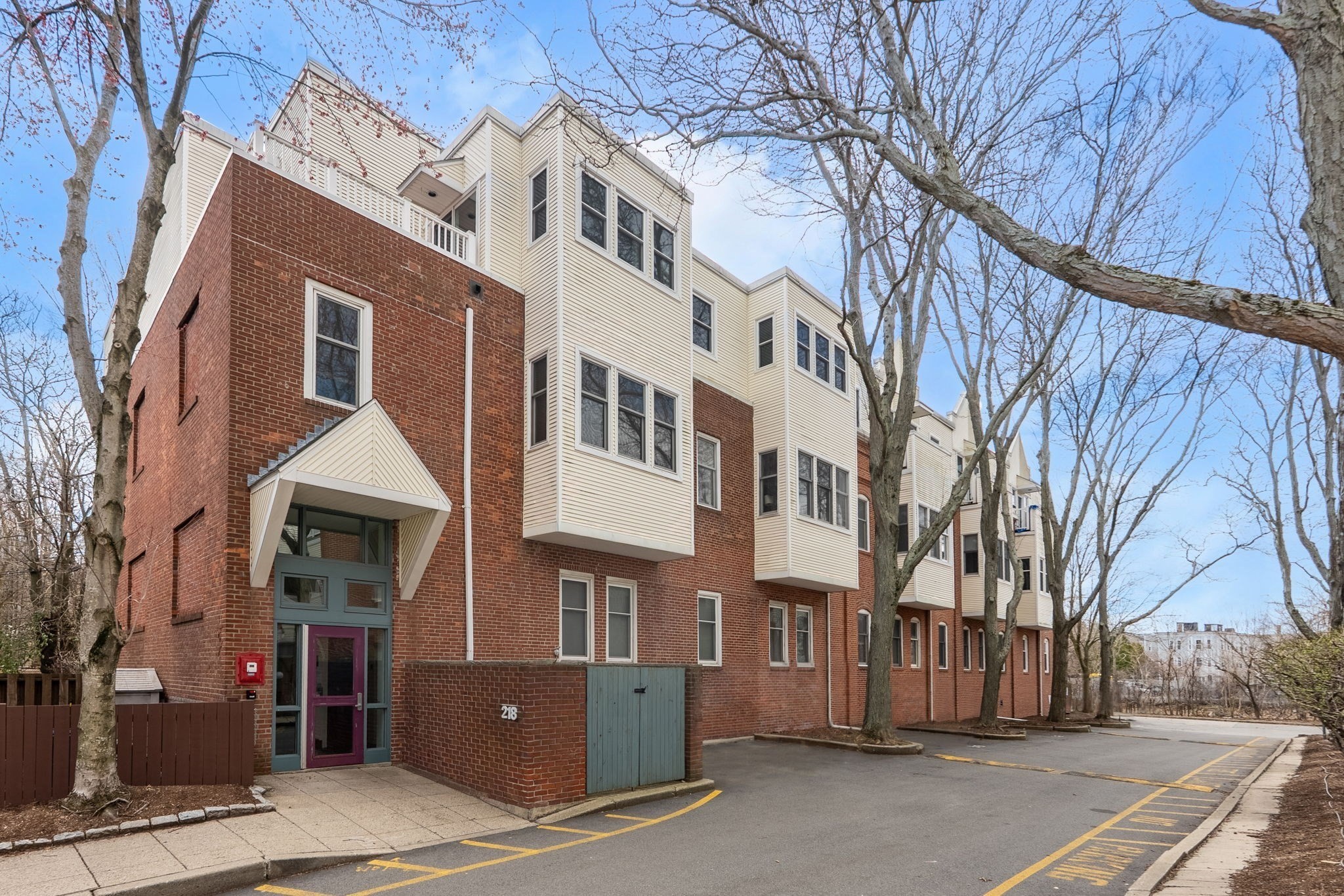 218 Thorndike Unit 203B, Cambridge, MA 02141