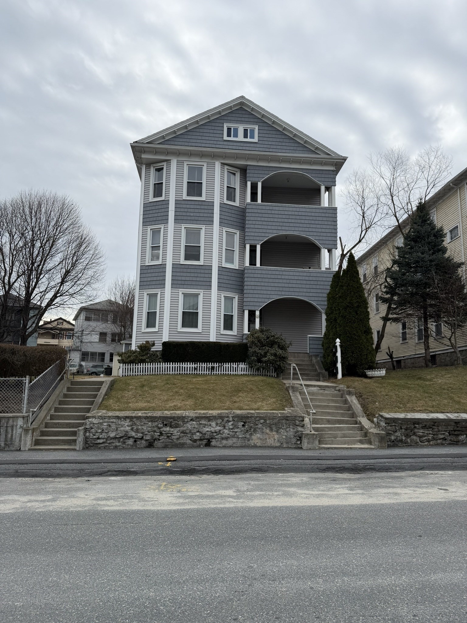 49 Perry Ave, Worcester, MA 01610