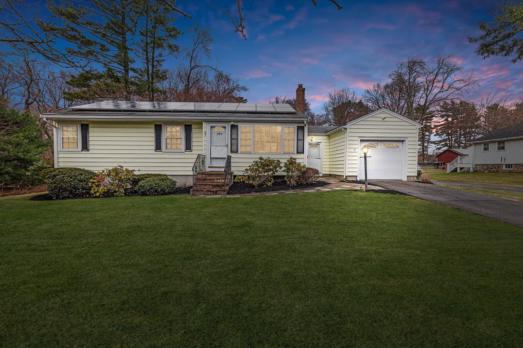 236 Village St, Medway, MA 02053