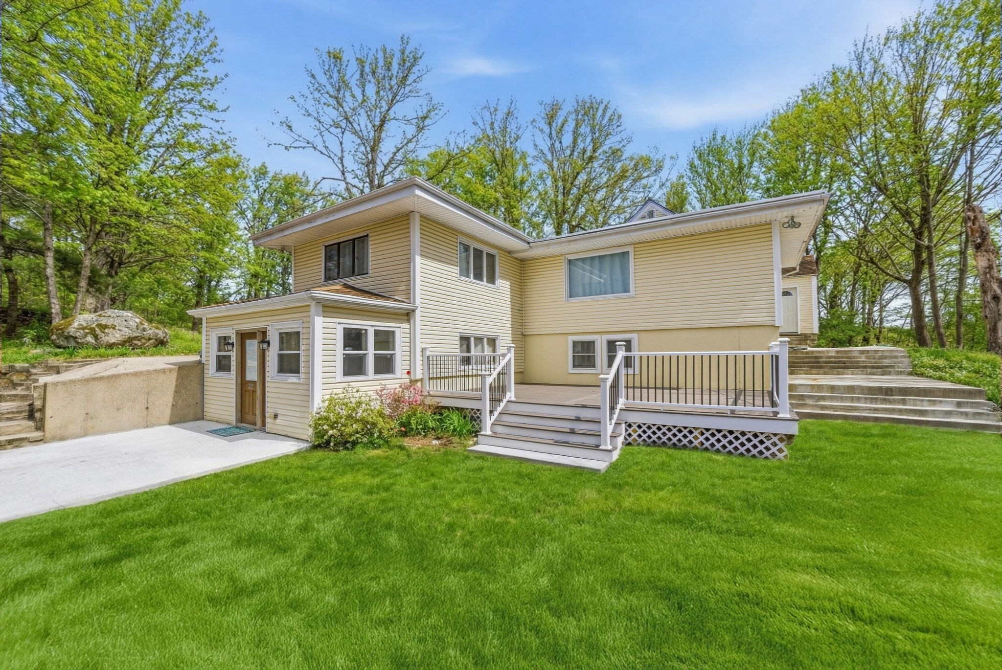 222 E Main St, Georgetown, MA 01833