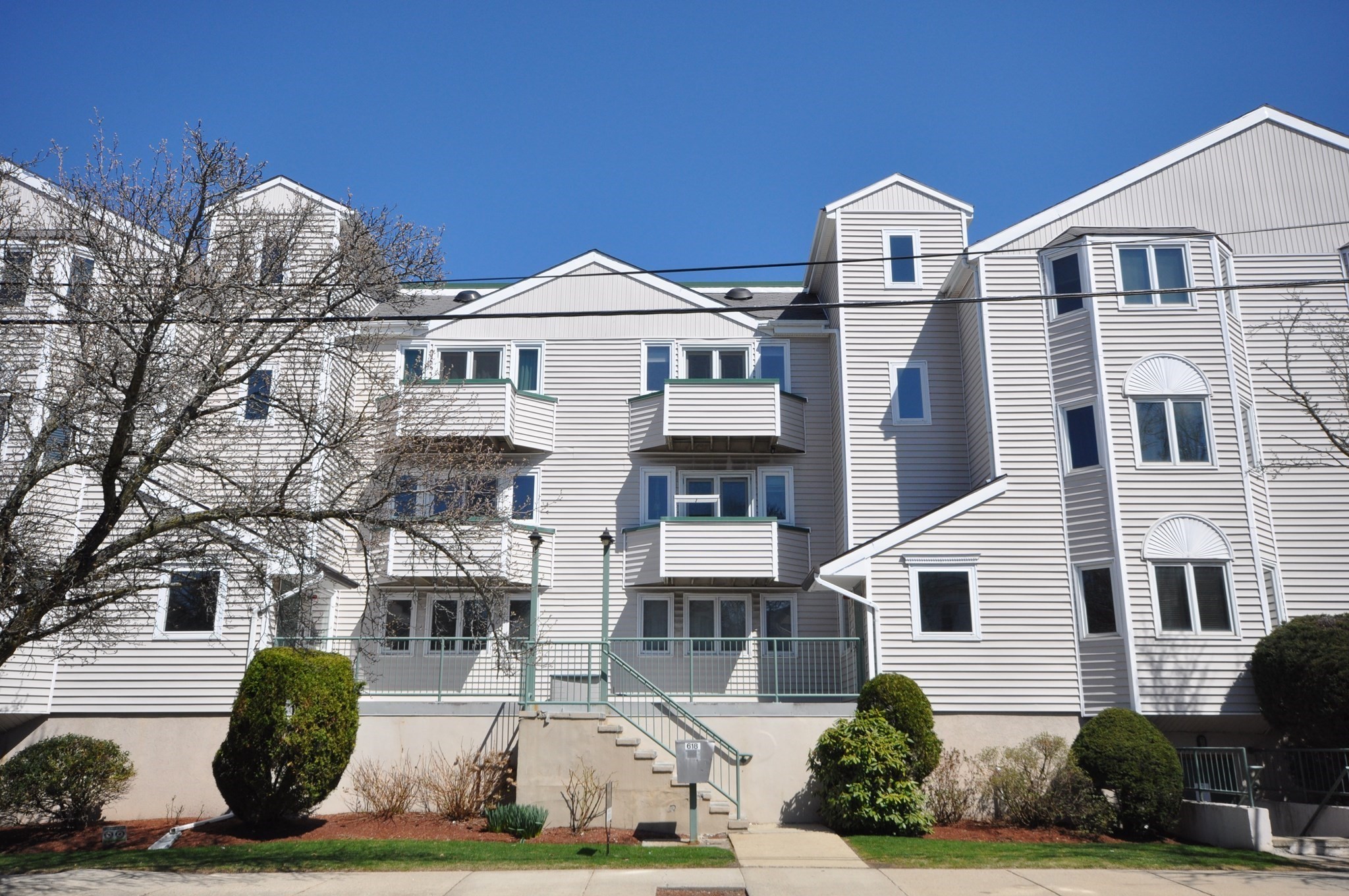 618 Boston Ave Unit 4A, Medford, MA 02155