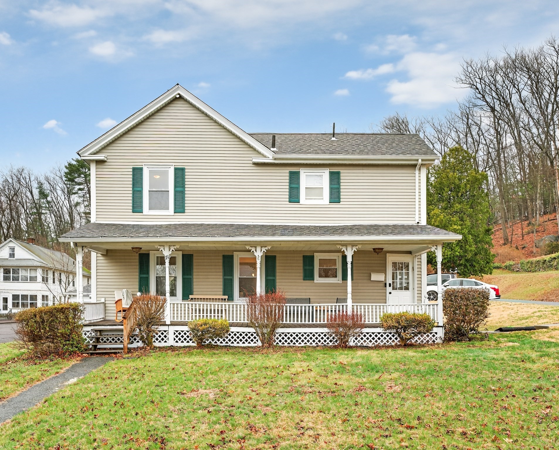 18 Holbrook St, Palmer, MA 01069