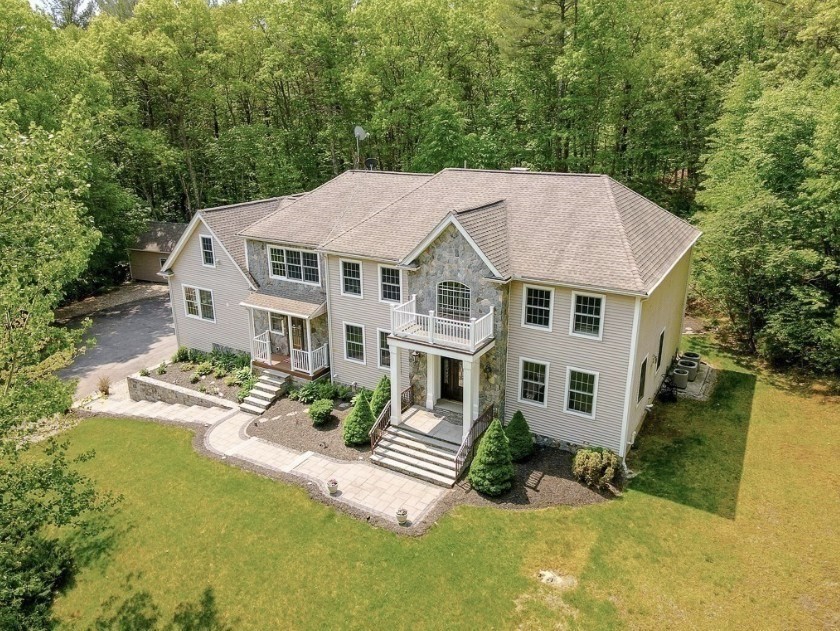 12 Breton Road, Upton, MA 01568