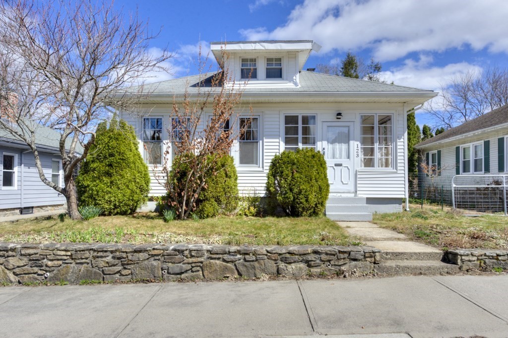 123 Dana Ave, Worcester, MA 01604