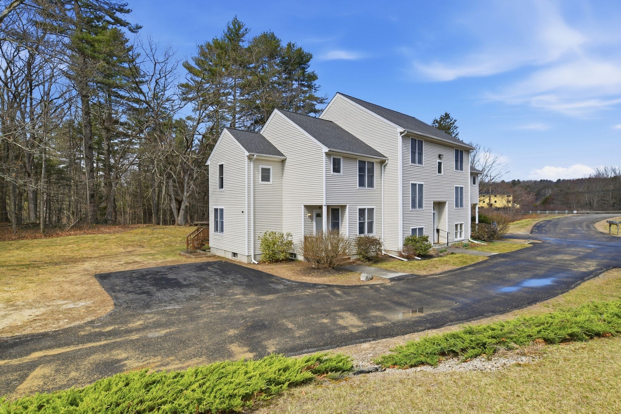 10 Meadowbrook Ct Unit 10, Oxford, MA 01540