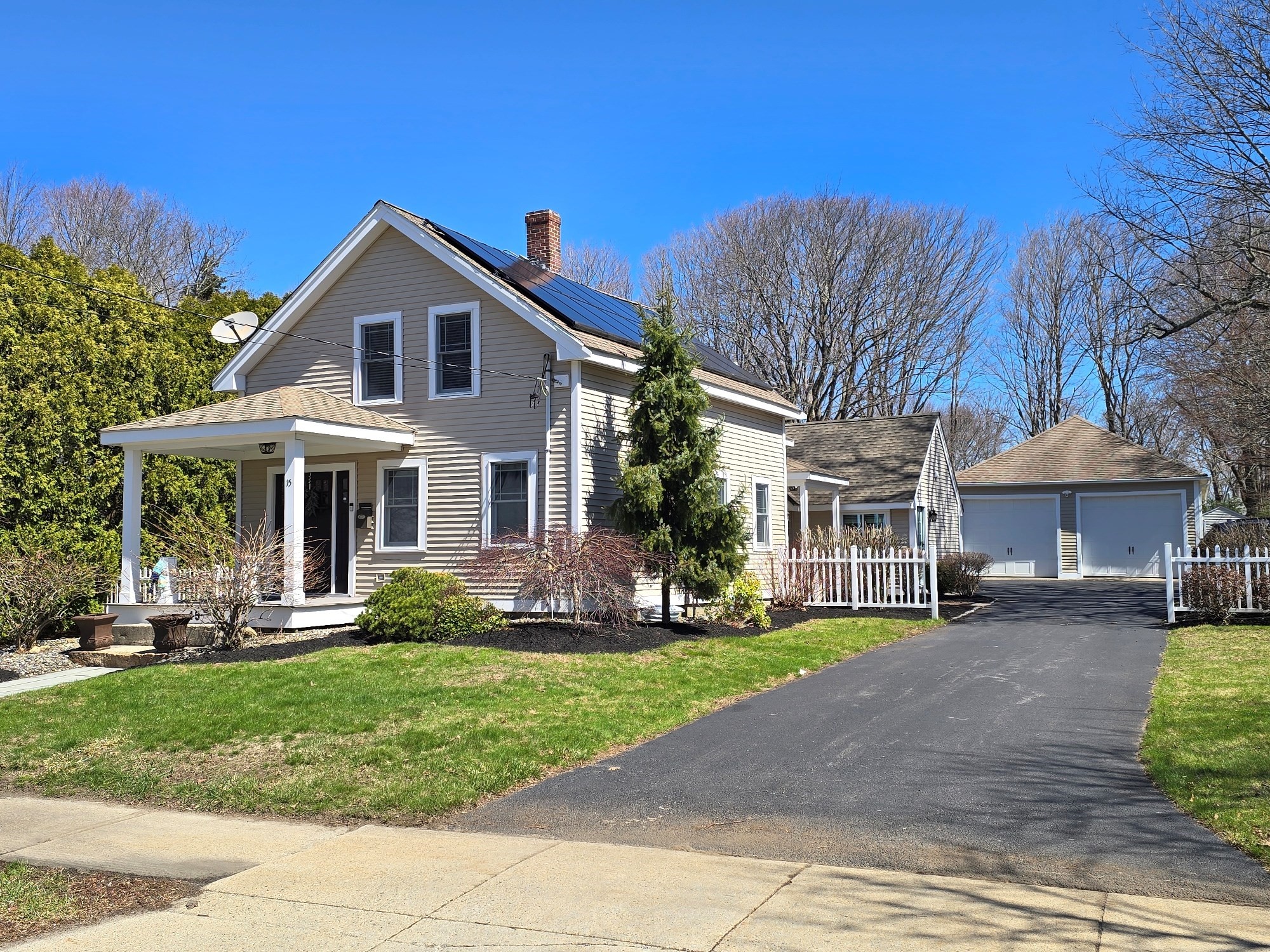 15 Pleasant St, Hopkinton, MA 01748