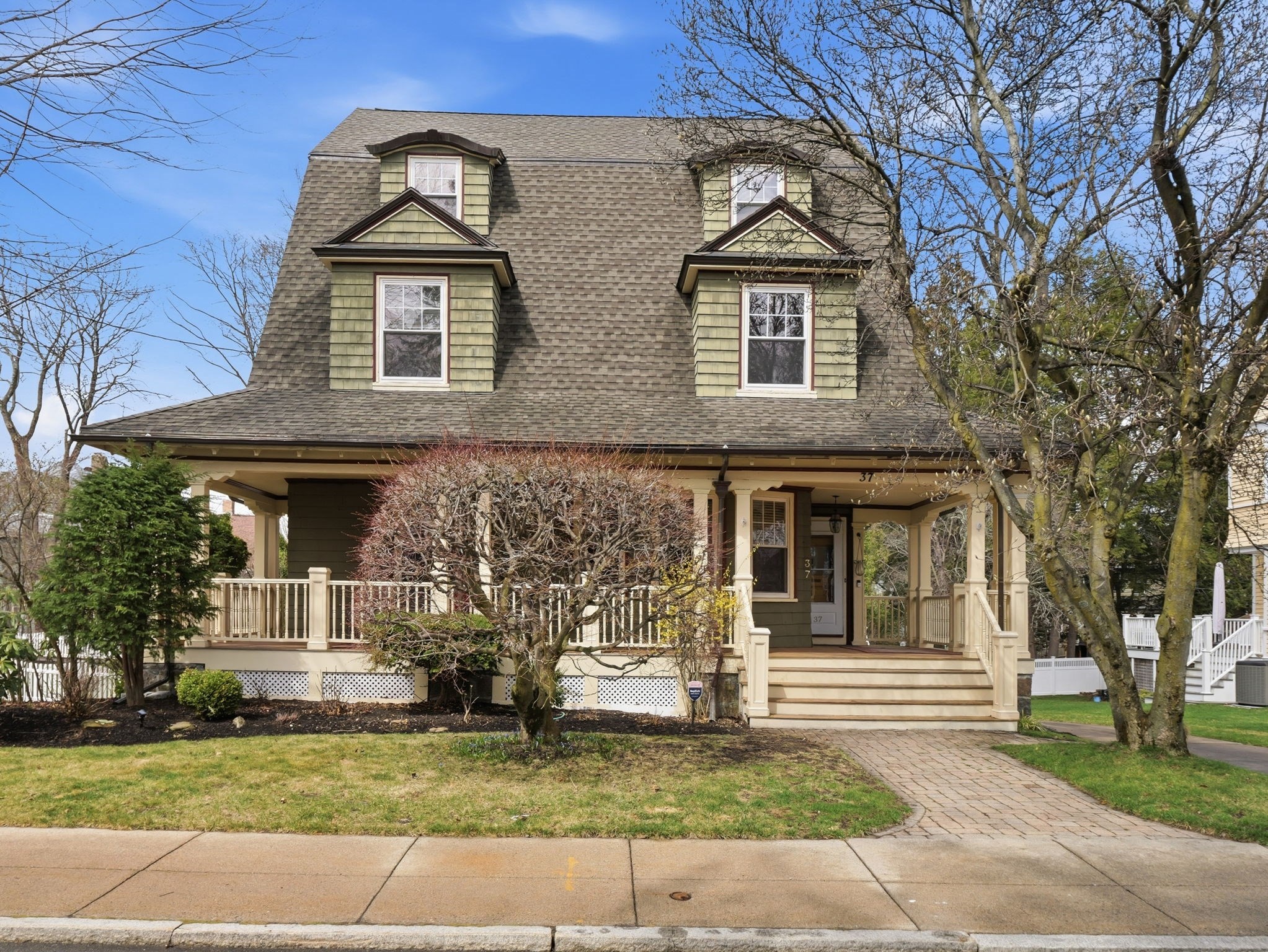 37 Pomfret St, West Roxbury, Boston, MA 02132