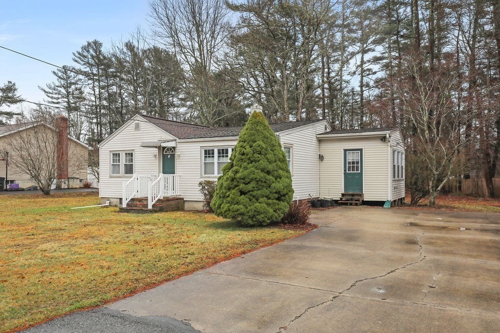 4 James Ave, Freetown, MA 02717