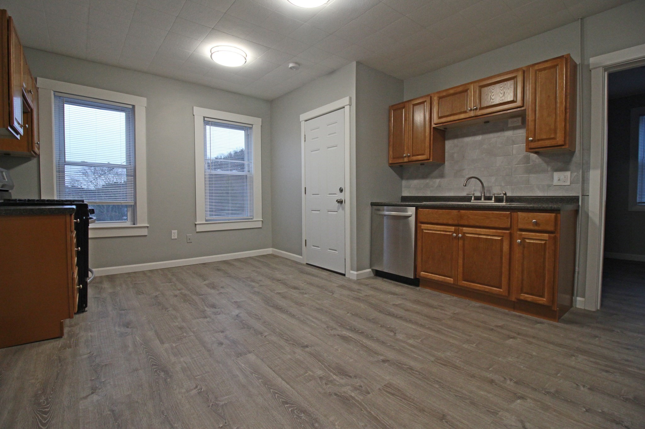 125 Grove St, Clinton, MA 01510 - Image 8