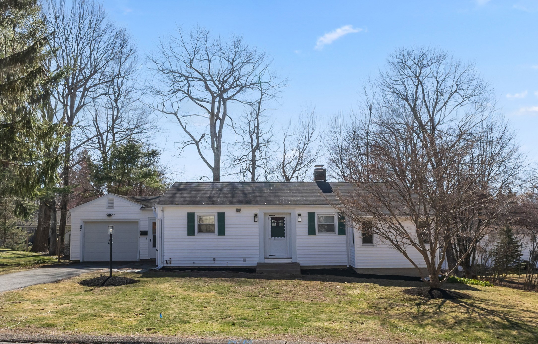 4 Crestwood Rd, Paxton, MA 01612