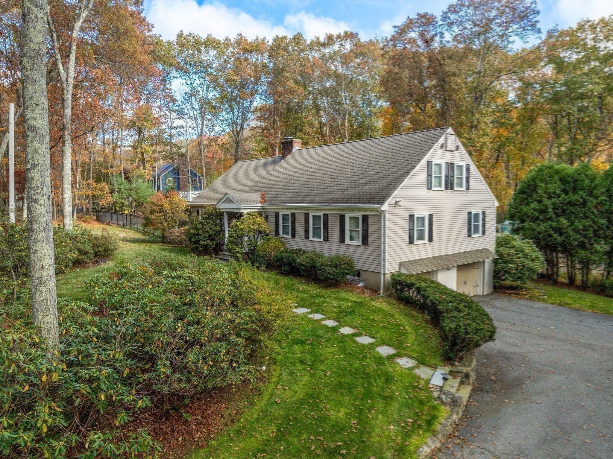 199 Country Rd, Weston, MA 02493