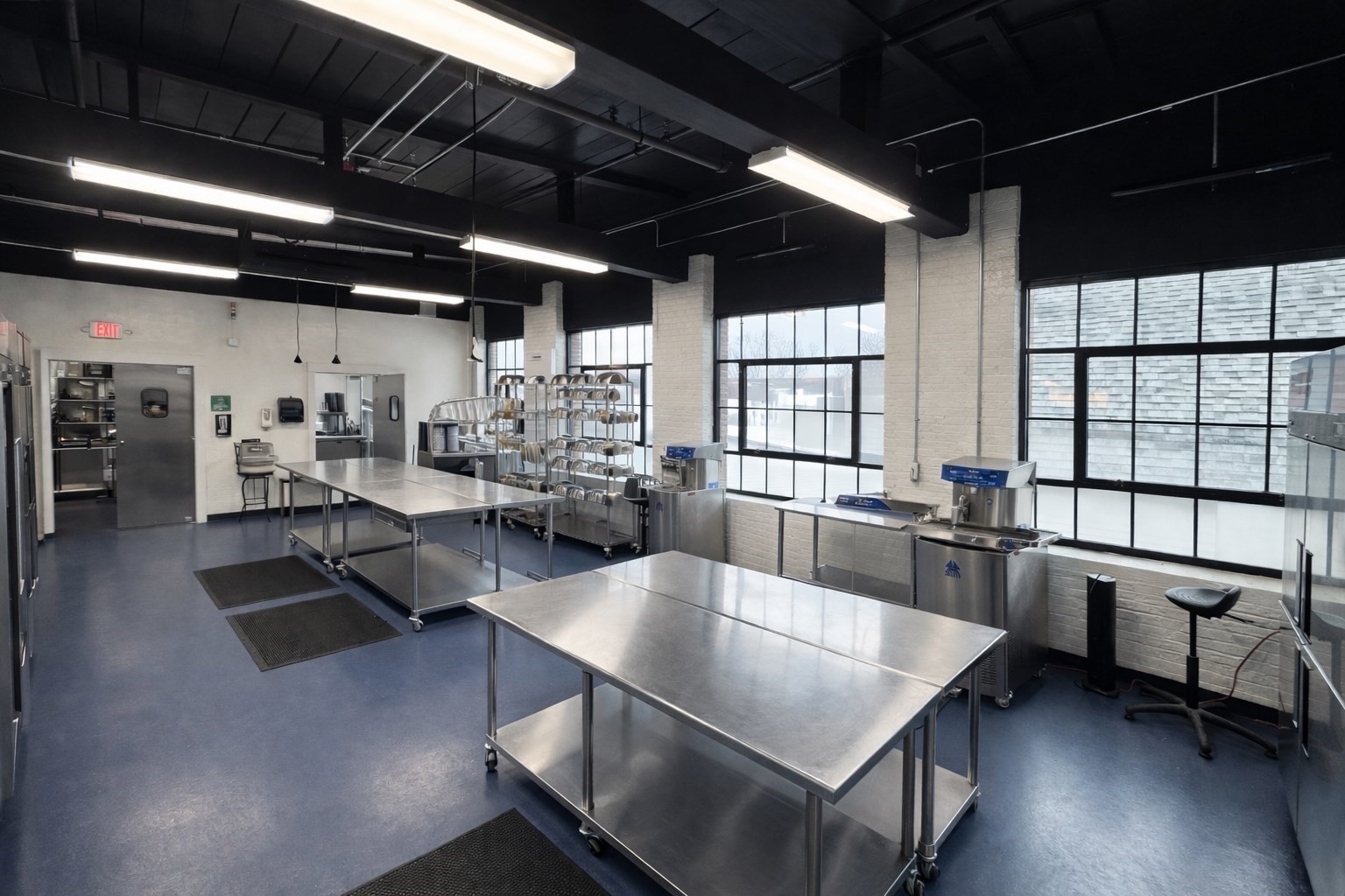 6 Chestnut St Unit 211, Amesbury, MA 01913