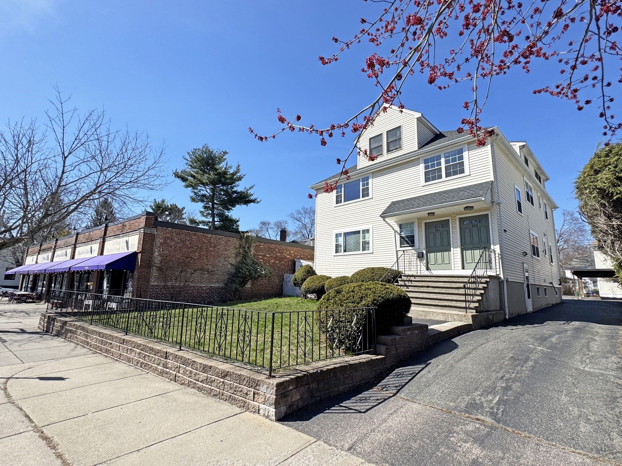 539 Commonwealth Ave, Newton, MA 02459