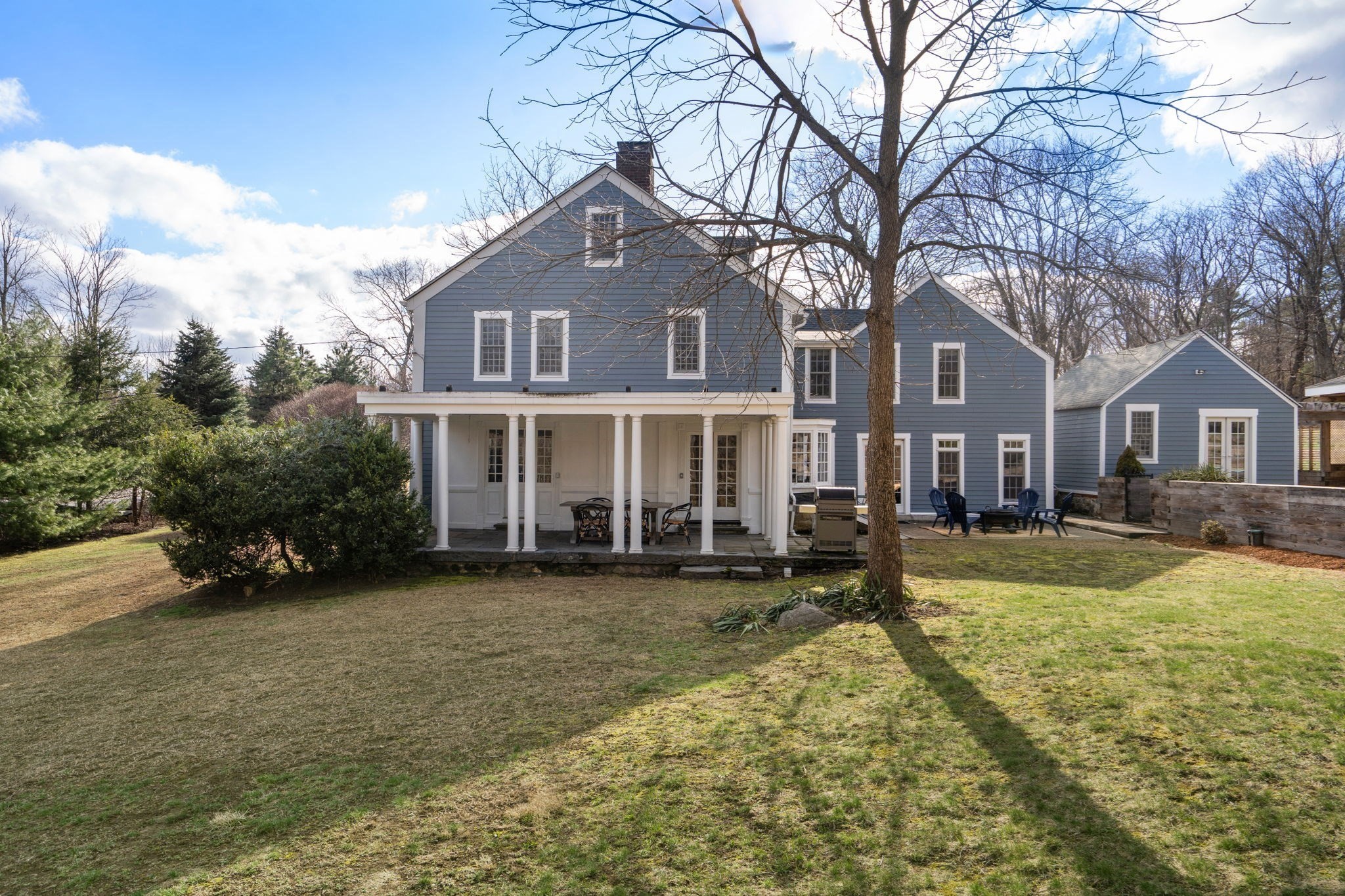 102 Washington St, Sherborn, MA 01770