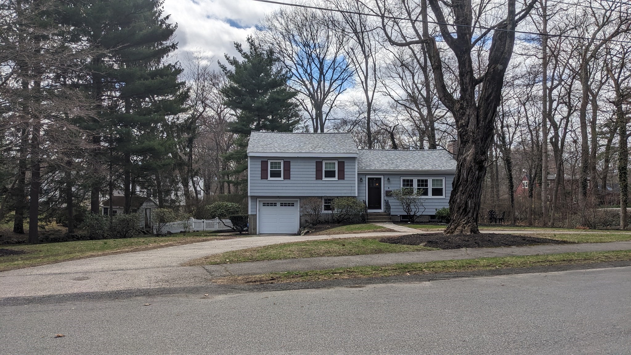 8 Mayfair St, Norwood, MA 02062