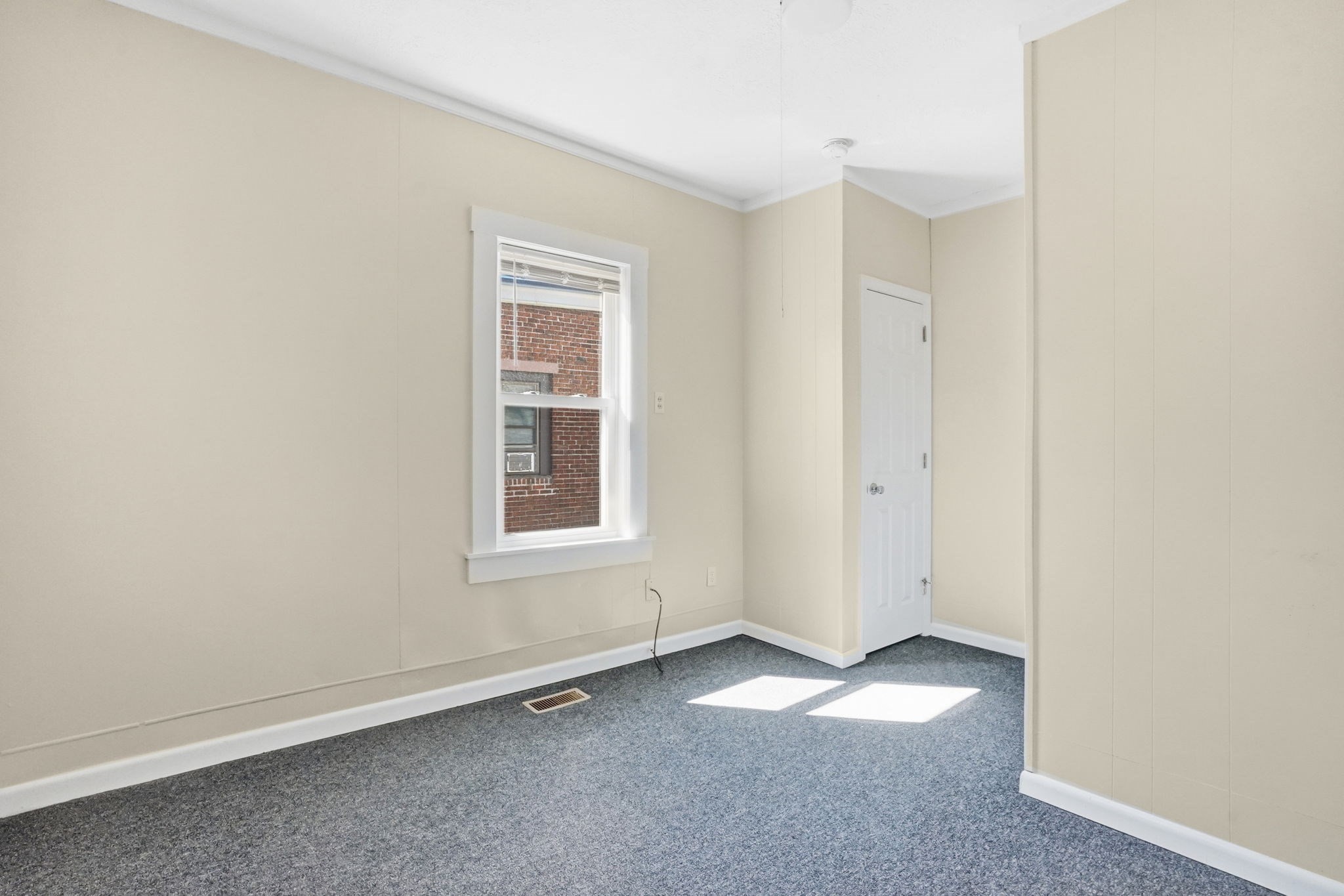 748 Grattan Street, Chicopee, MA 01013 - Image 11