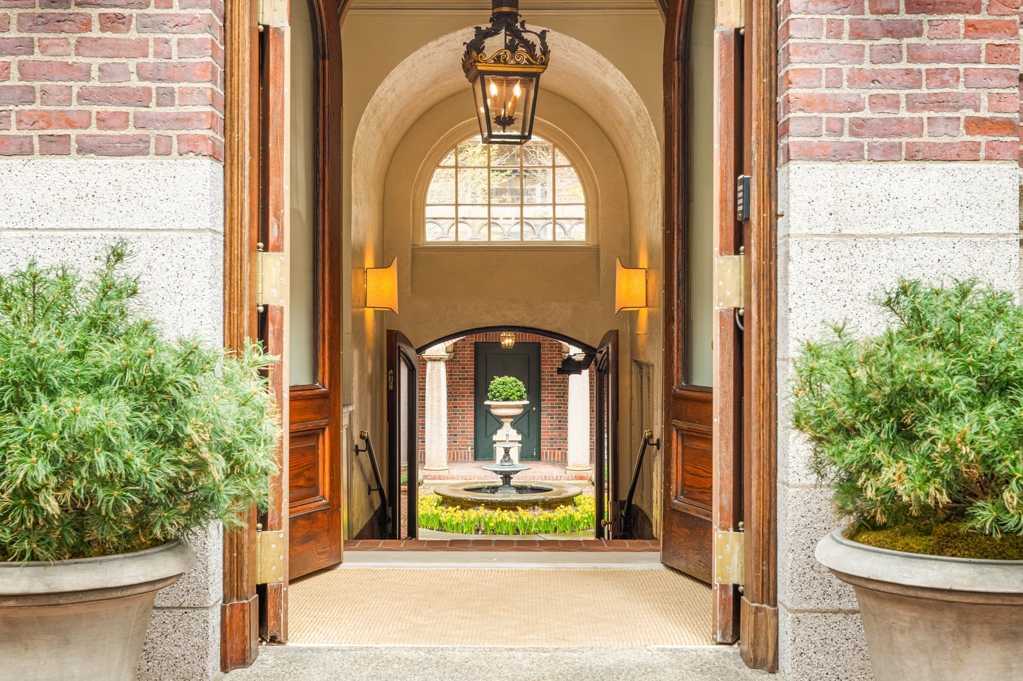 101 Chestnut Street Unit E, Beacon Hill, Boston, MA 02108