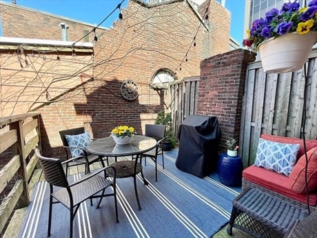 4 Derne St