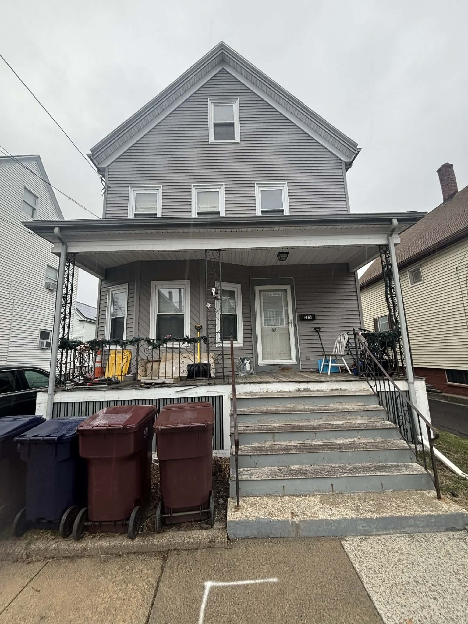 215 Springvale Ave, Everett, MA 02149