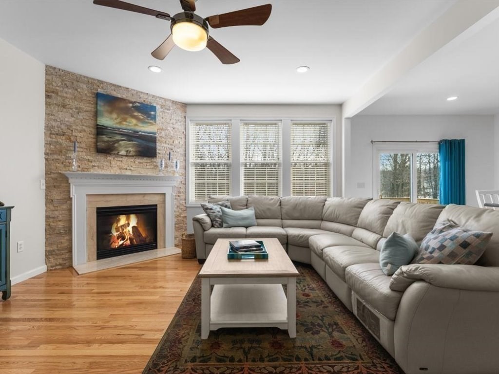 100 Buttercup Ln Unit 100, Grafton, MA 01560