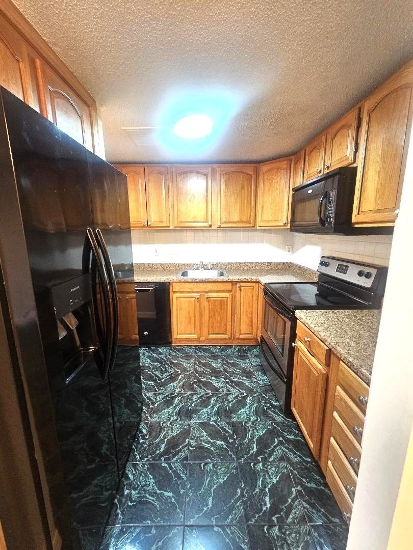 25 Longworth Ave Unit 8, Brockton, MA 02301