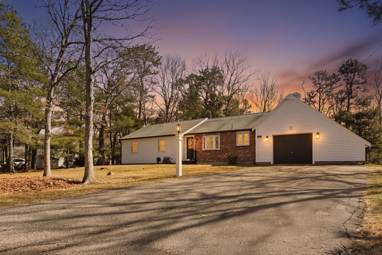 38 White Oak Trl, Barnstable, MA 02632