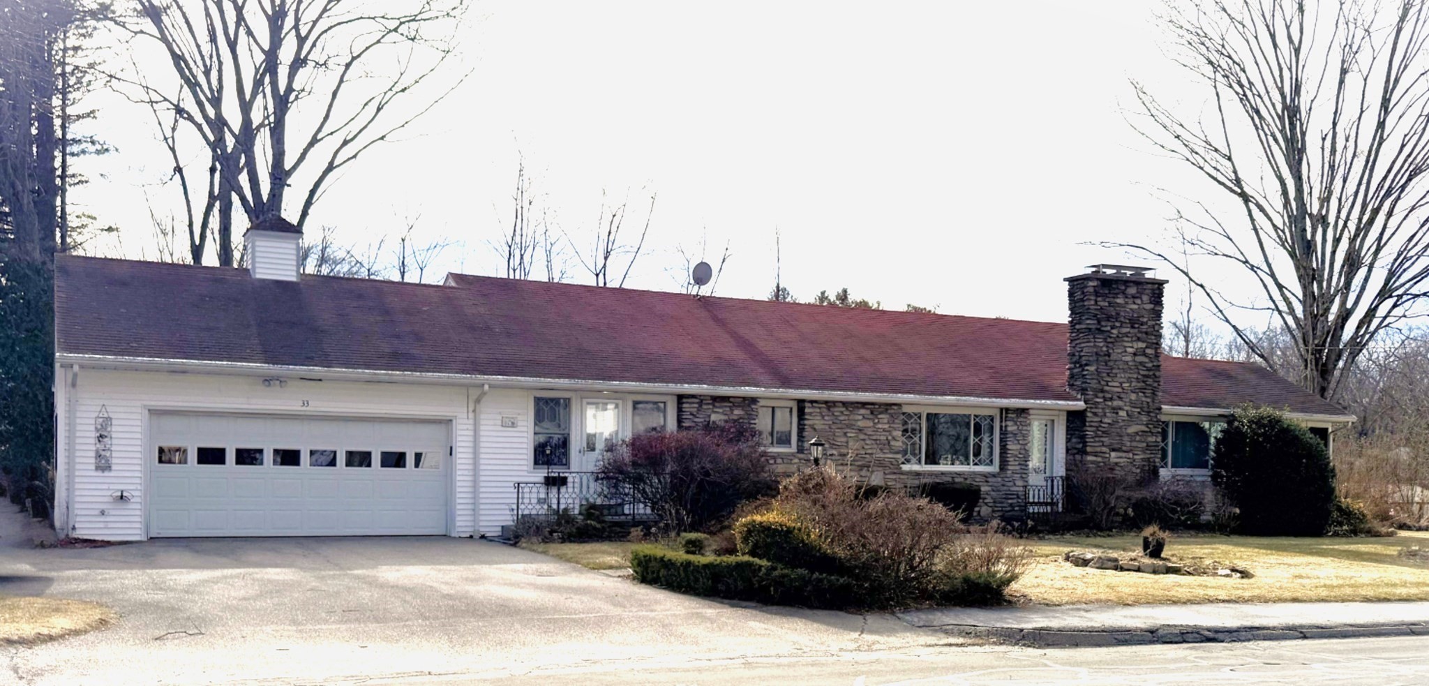 33 Slater St, Webster, MA 01570