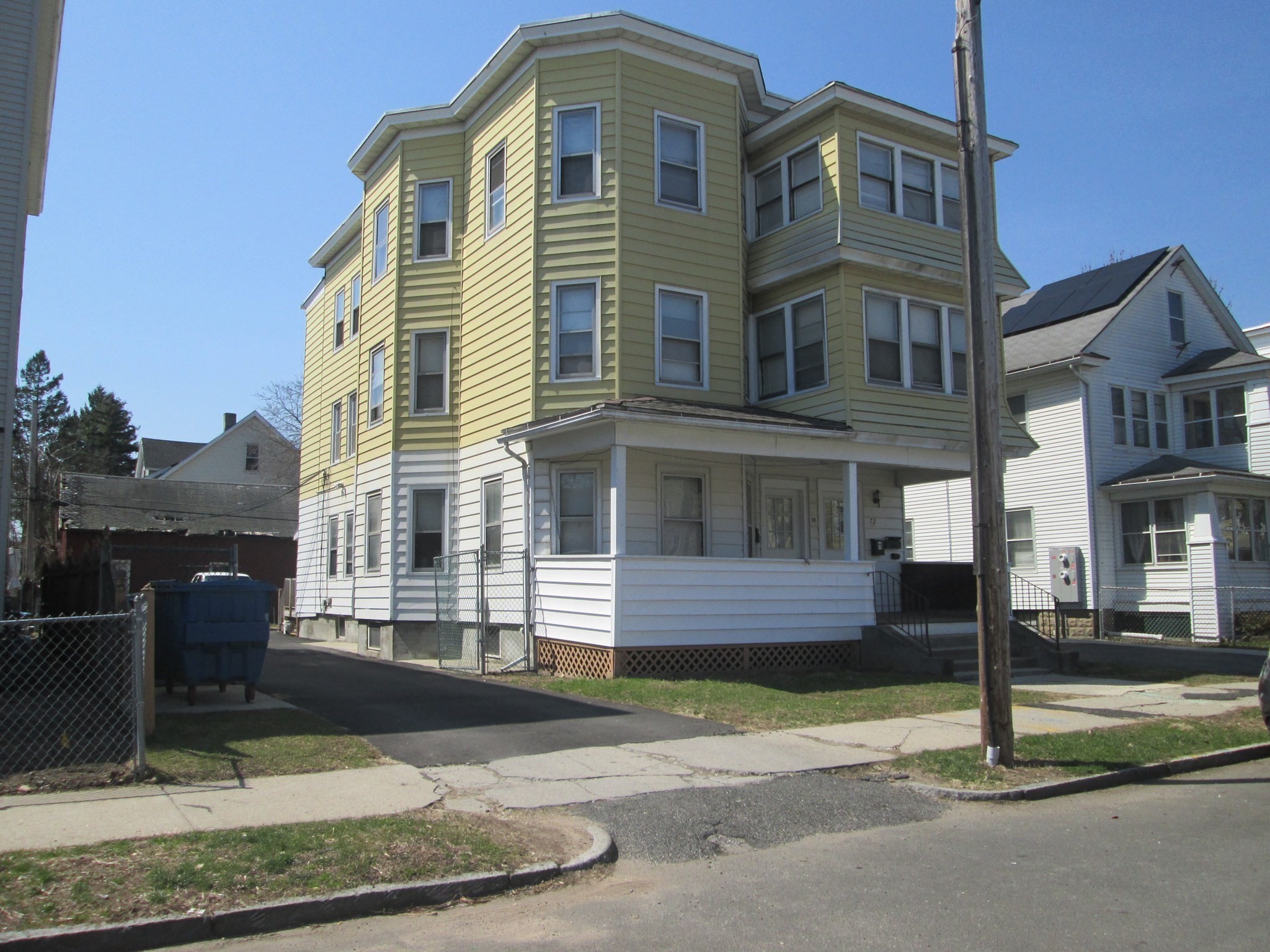 68 Mooreland St, Springfield, MA 01104