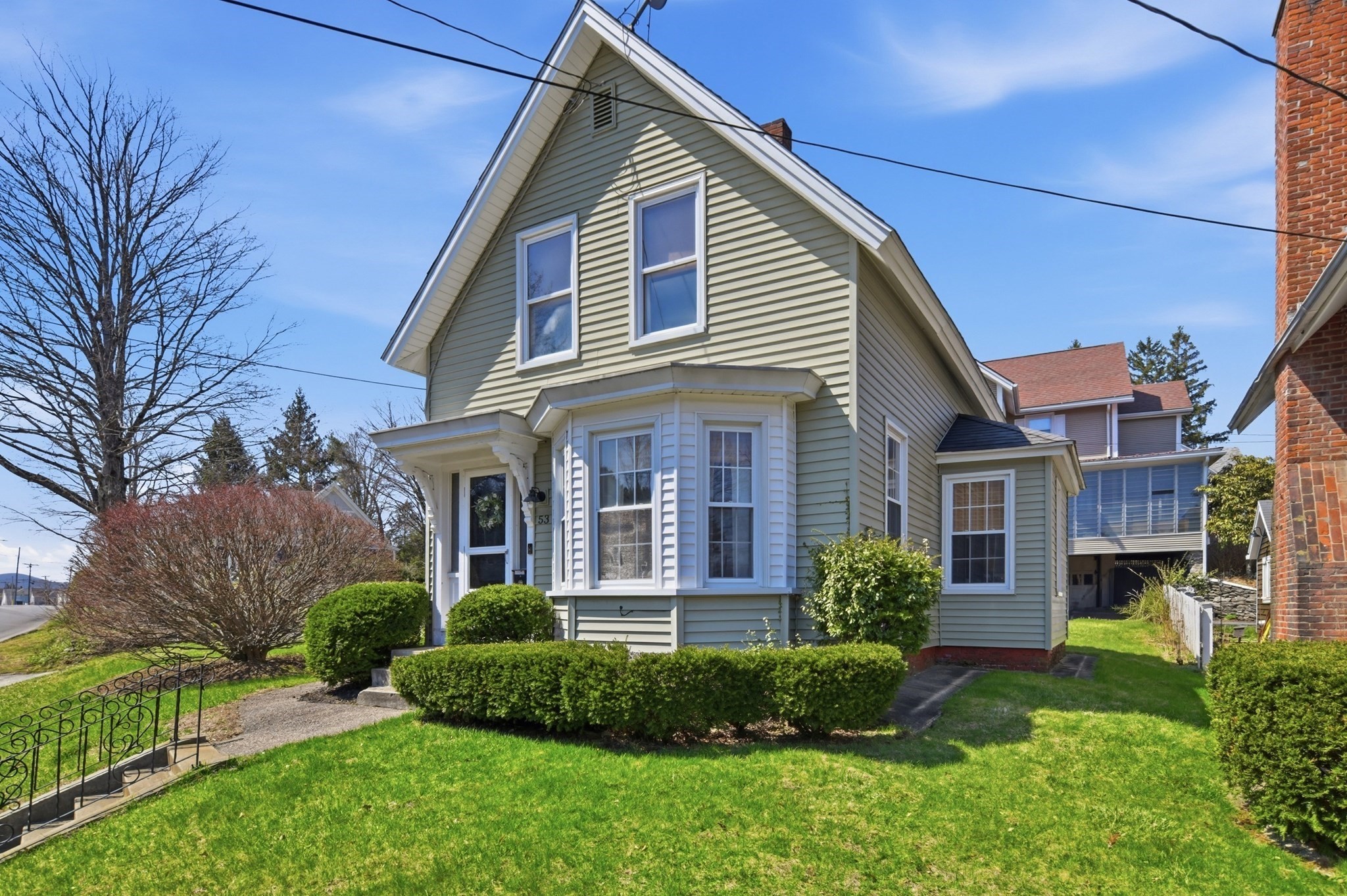 53 Chestnut St, Ware, MA 01082