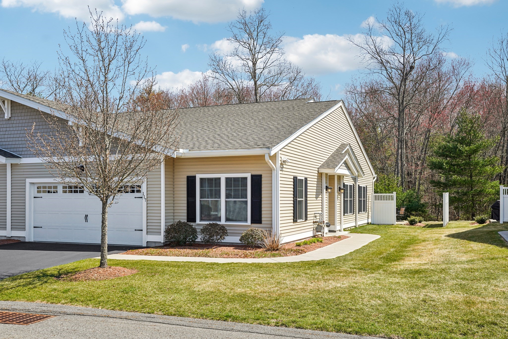 117 Rogerson Xing Unit 117, Uxbridge, MA 01569