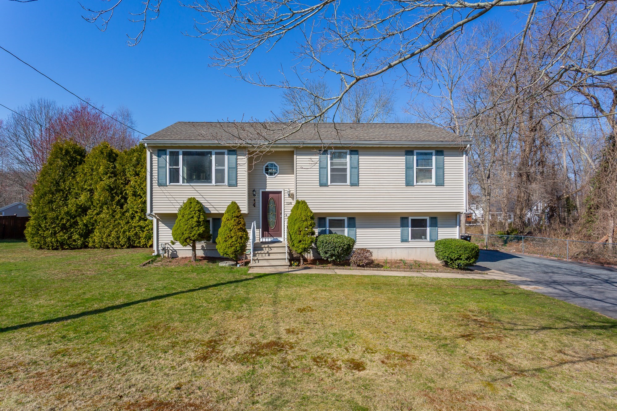 128 Old Westport Rd, Dartmouth, MA 02747