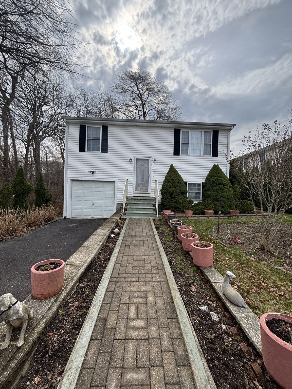 107 Apple Creek Ln, Fall River, MA 02720