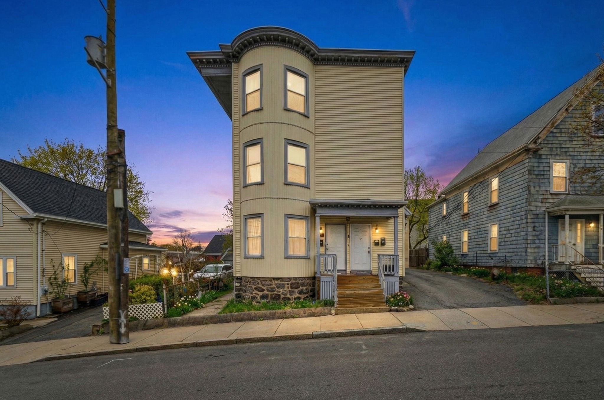 10 Adams St, Lynn, MA 01902