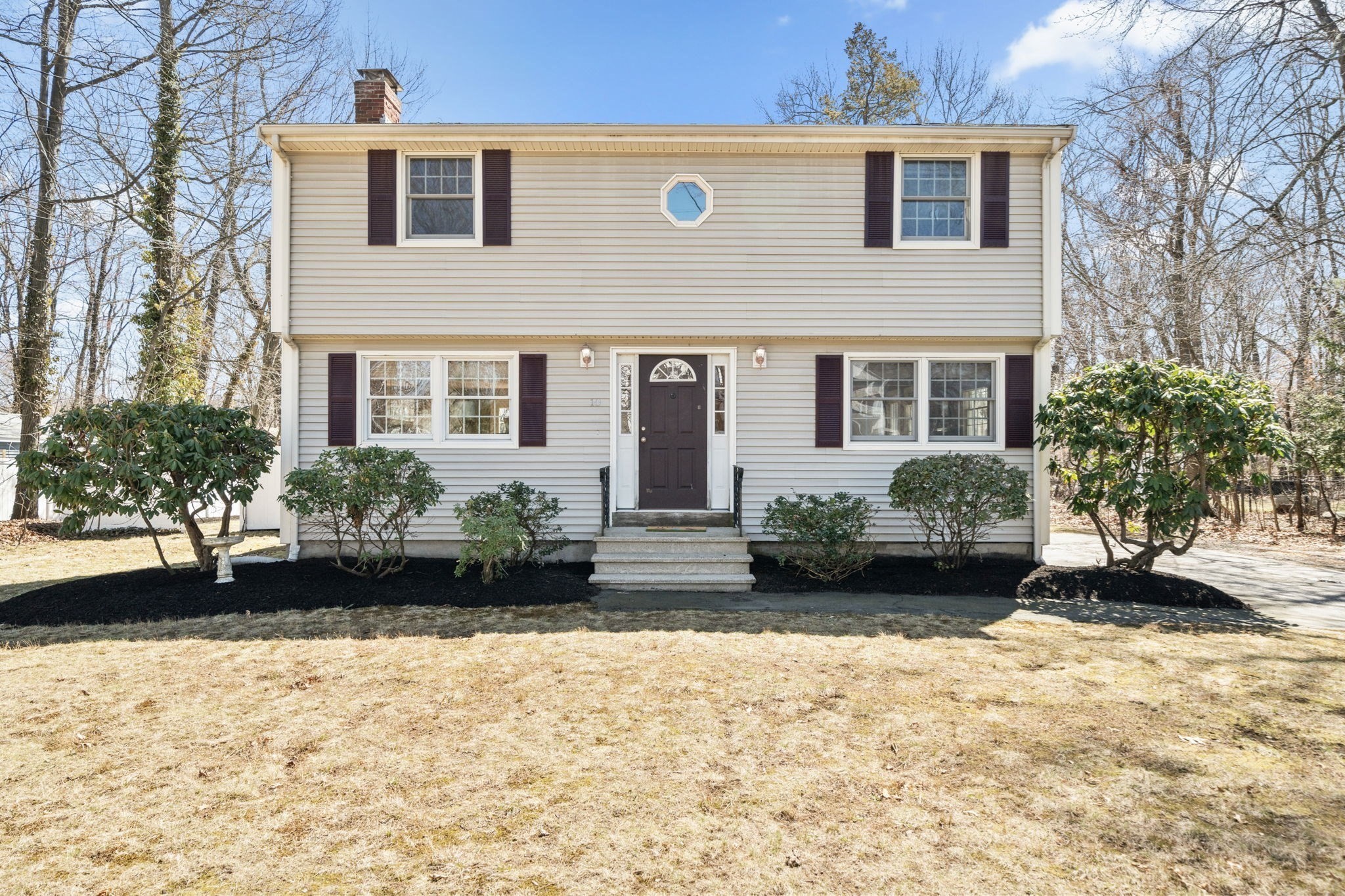 10 Hearthstone Dr, Burlington, MA 01803