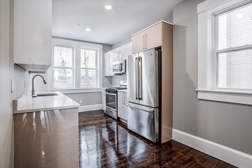 59 Strathmore Rd., Apt 3