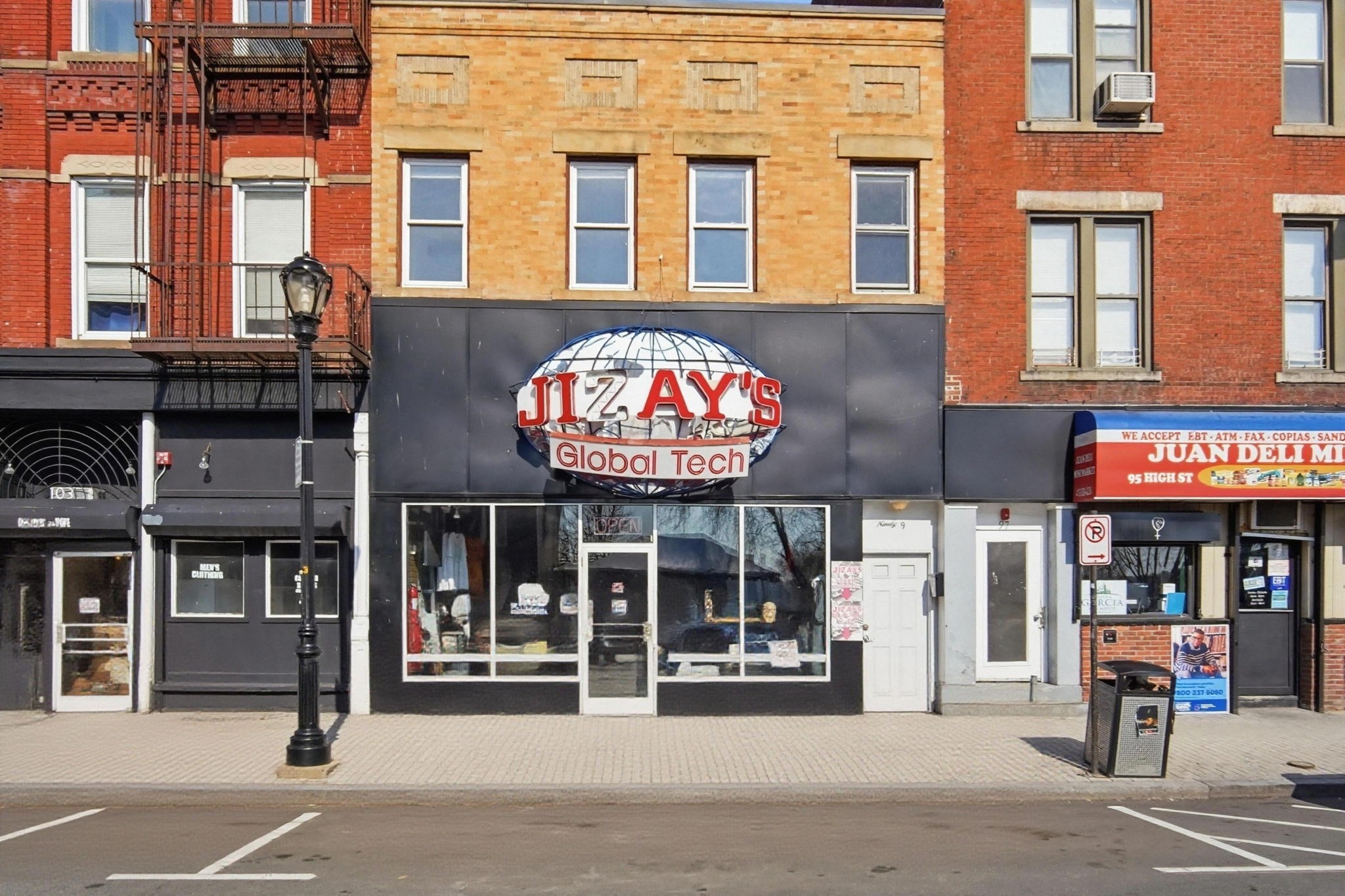 99 High St, Holyoke, MA 01040